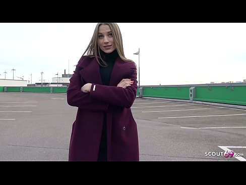 ❤️ ドイツ人スカウトマンは、夢のようにスティール、駐車場のテルテル、お金のためのセクシーに触れることです。 スーパーセックス ❌️❤